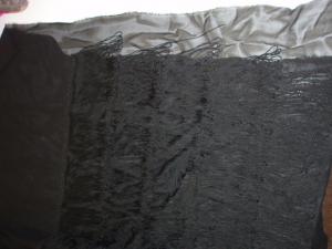 Musta sifonkinen hapsukangas