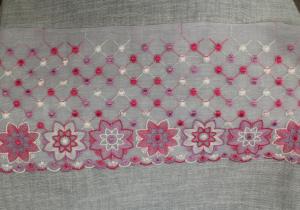 Brodeerattu pitsi, 16cm